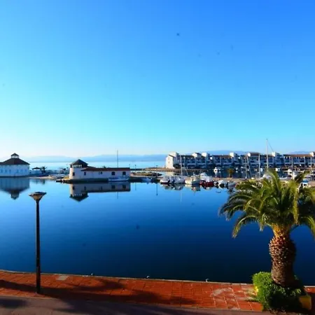 Apartamento Beautiful Cocoon With Shared Pool In