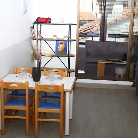 Beautiful Cocoon With Shared Pool In * 乐巴凯尔斯